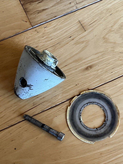 Volvo Penta 854047 839534 Prop Propeller Nose Cone AQ270 275 280 290 Nut