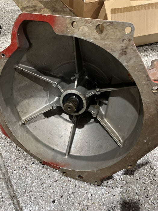 U2d Volvo Penta AQ231A GM V8 5.0L Flywheel Housing 835978 with shaft