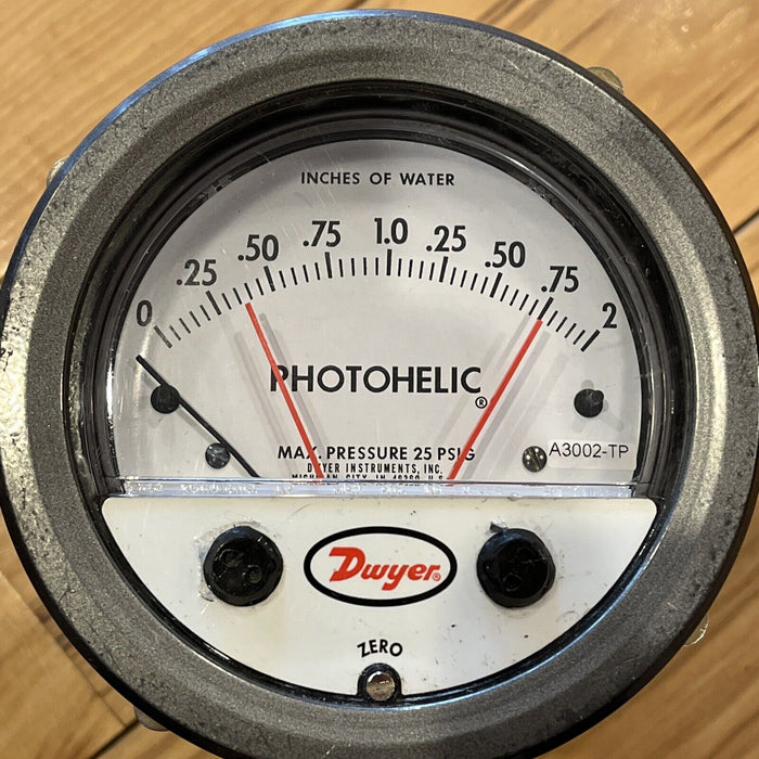 Dwyer A3002-TP Photohelic Pressure Switch Gauge A3000 Series Type 2