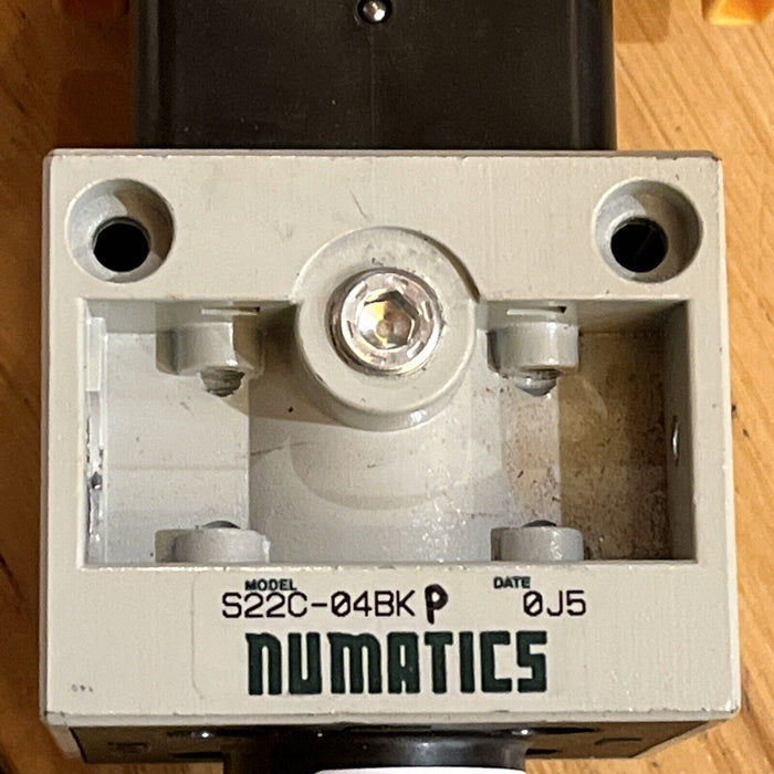 Numatics S22C-04BKP SLOW START Solenoid Valve S32-43A 24VDC 1.42W OEM