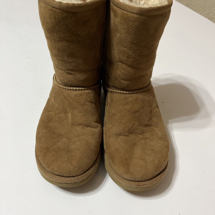 UGG  Women's Classic Short Chestnut Boots (S/N 1016223) Size 6