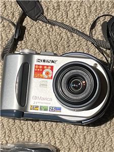Vintage Sony Mavica MVC-CD200 Camera Recordable CD Digital w/ Accessories